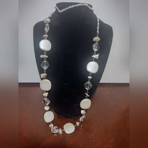White stone necklace - Picture 1 of 3